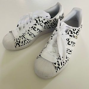 LIQUIDATING!! Adidas Superstar animal print sneaker, Sz. 9.5